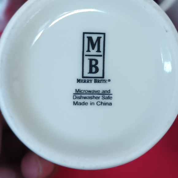 12 MB Merry Brite Mug - Picture 5 of 6
